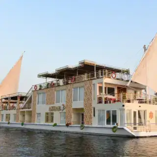 Azhar Dahabiya sailing peacefully along the Nile