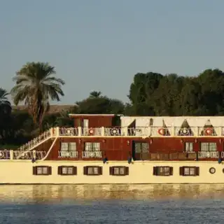 Jasmine Dahabiya sailing on the Nile