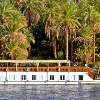 Gordon Pacha Dahabiya sailing along the Nile