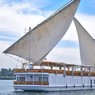 L’orient Dahabiya sailing peacefully on the Nile