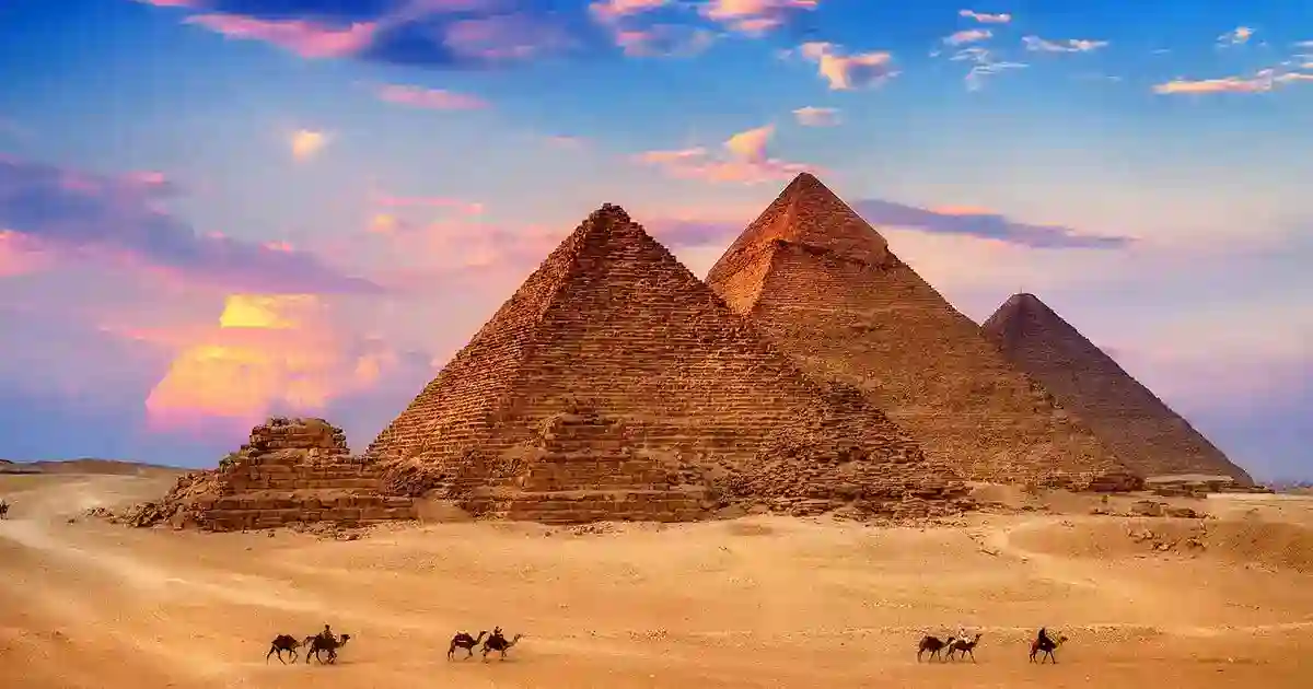 What does the Great Sphinx represent at Giza Plateau